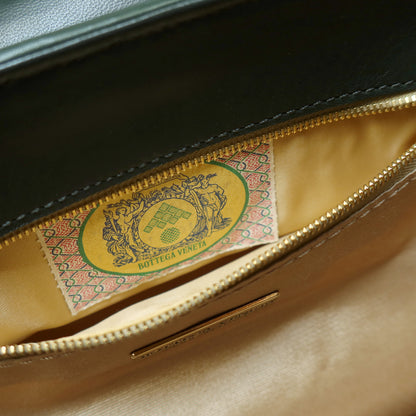 Bottega Veneta Vintage Alpi Green Intrecciato Gold Turn lock Braided Strap Shoulder Crossbody Bag