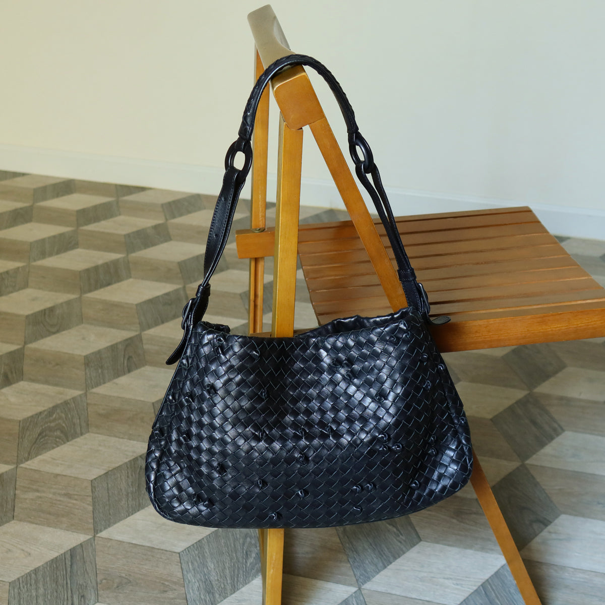 Rare Bottega Veneta Vintage Black Intrecciato knots Ring Strap Shoulder Bag M