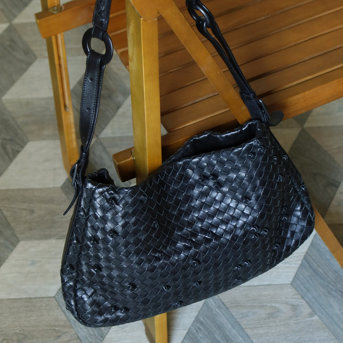 Rare Bottega Veneta Vintage Black Intrecciato knots Ring Strap Shoulder Bag M