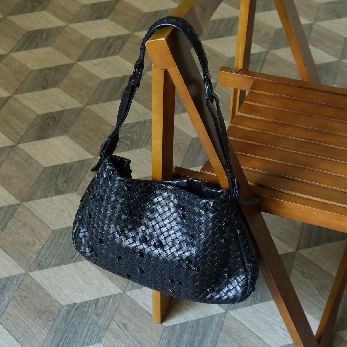 Rare Bottega Veneta Vintage Black Intrecciato knots Ring Strap Shoulder Bag M