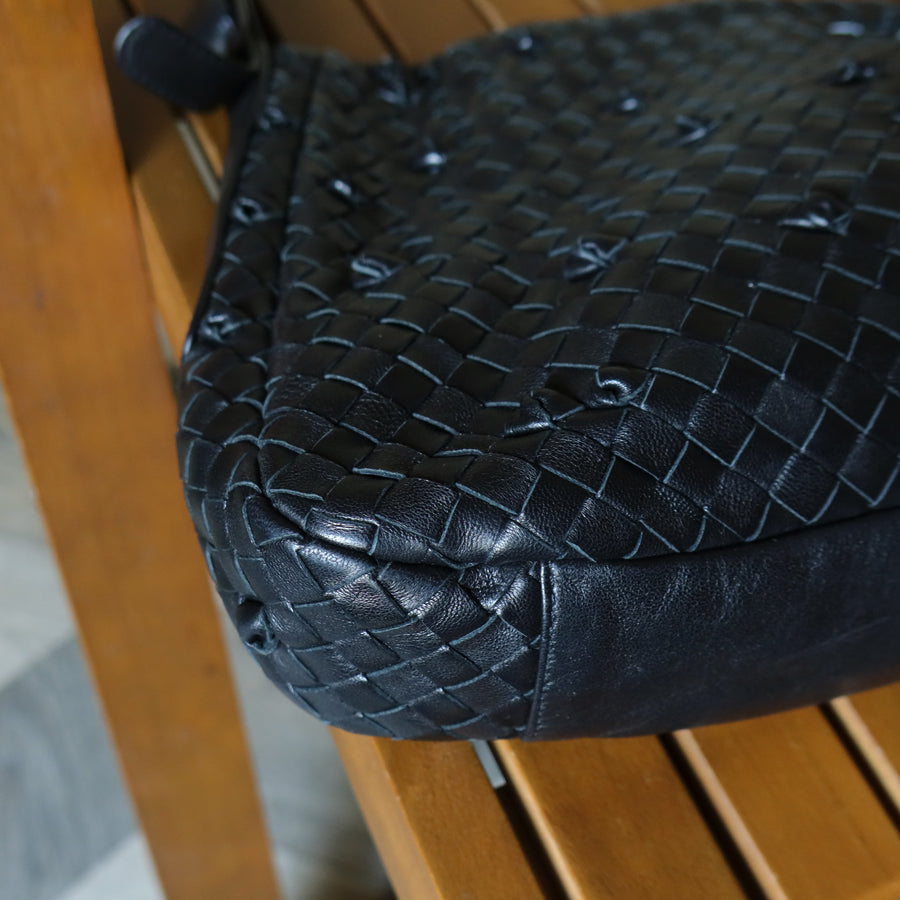 Rare Bottega Veneta Vintage Black Intrecciato knots Ring Strap Shoulder Bag M