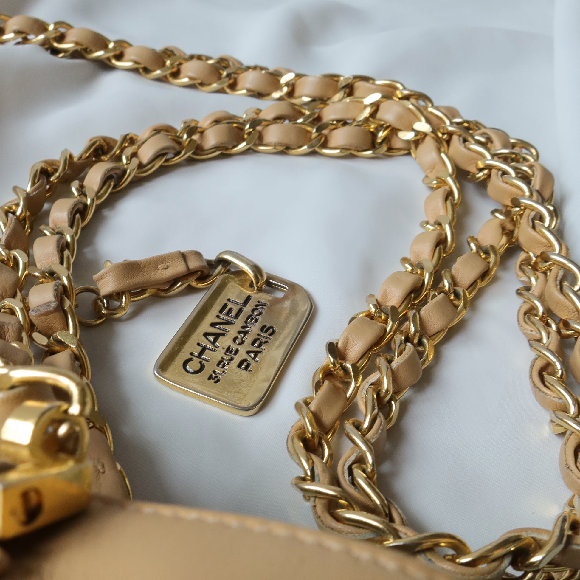 Chanel Vintage Crossbody Tote Bag_Soft_Beige_3