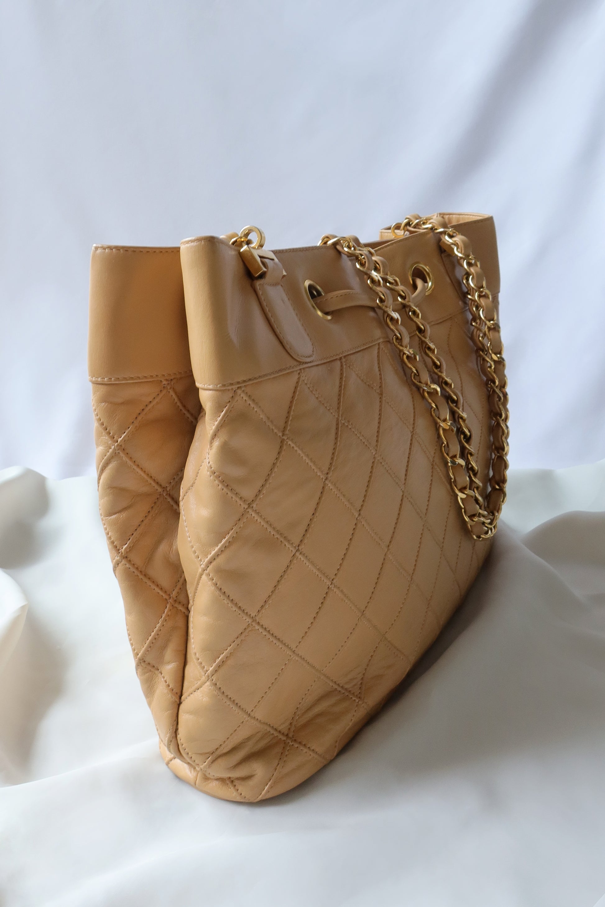 Vintage Bottega Veneta intrecciato woven lamb leather shoulder bag in –  eNdApPi ***where you can find your favorite designer  vintages..authentic, affordable, and lovable.