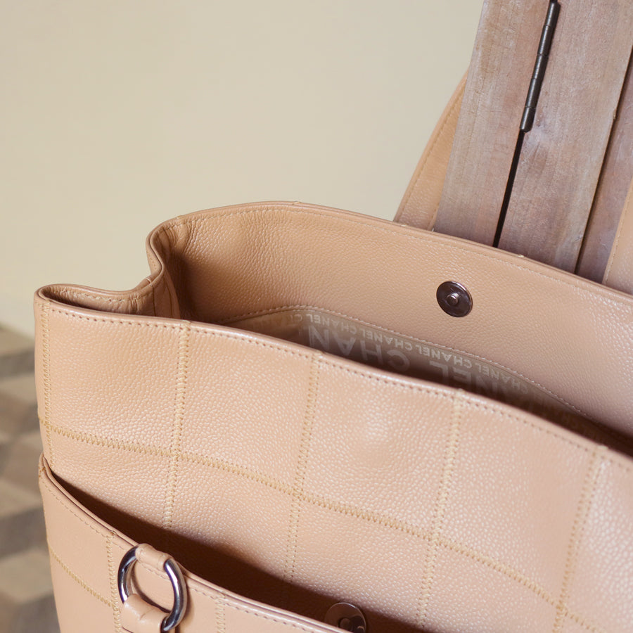 Chanel Vintage Chocolate Bar Stitching Light Salmon Beige Calfskin Leather Shoulder Tote Bag