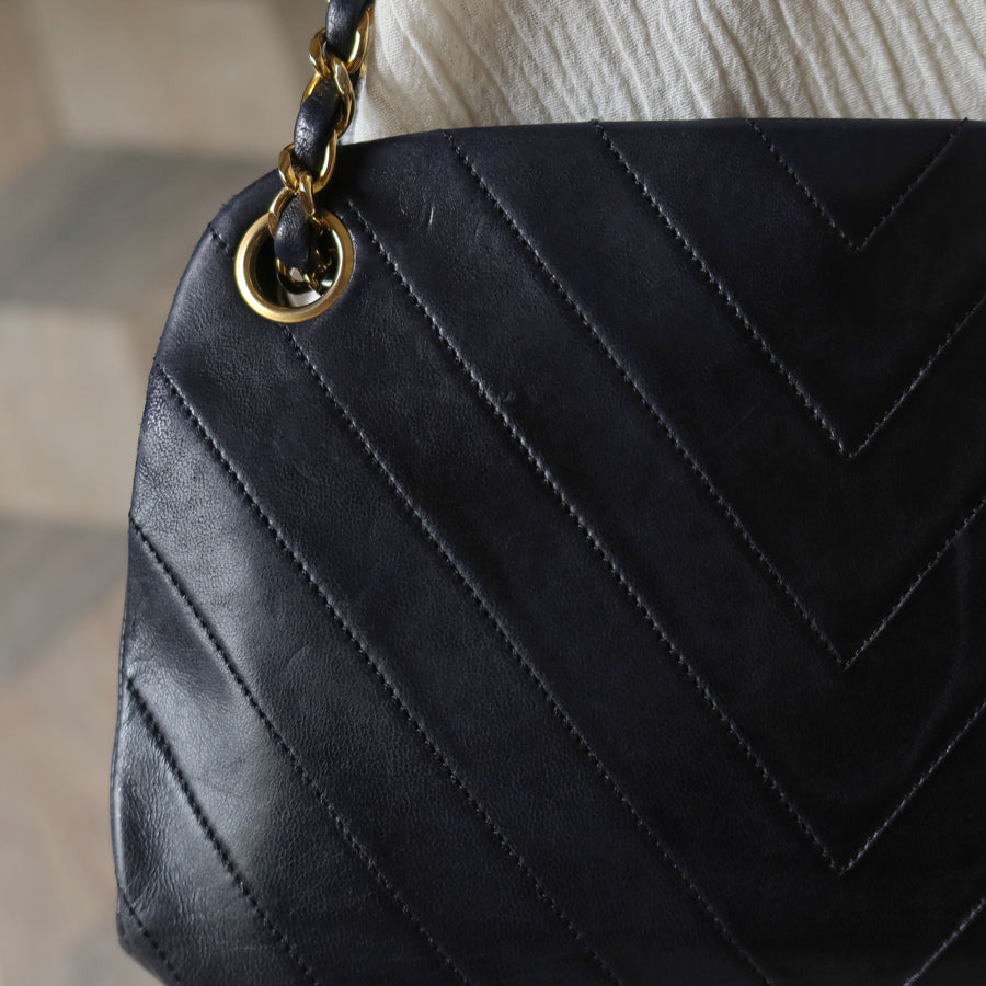 Chanel Vintage Black Lambskin Chevron Quilted Kiss Lock 2way Bag