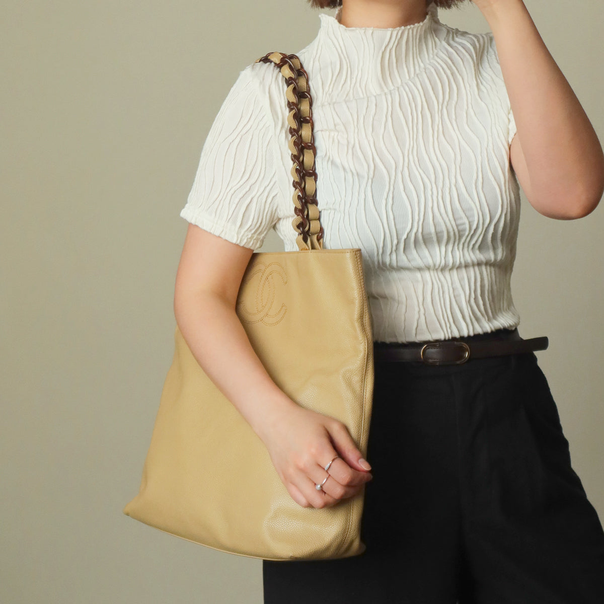 Chanel Vintage Light Beige Caviar Leather Tortoise shell Chain Shoulder Tote Bag