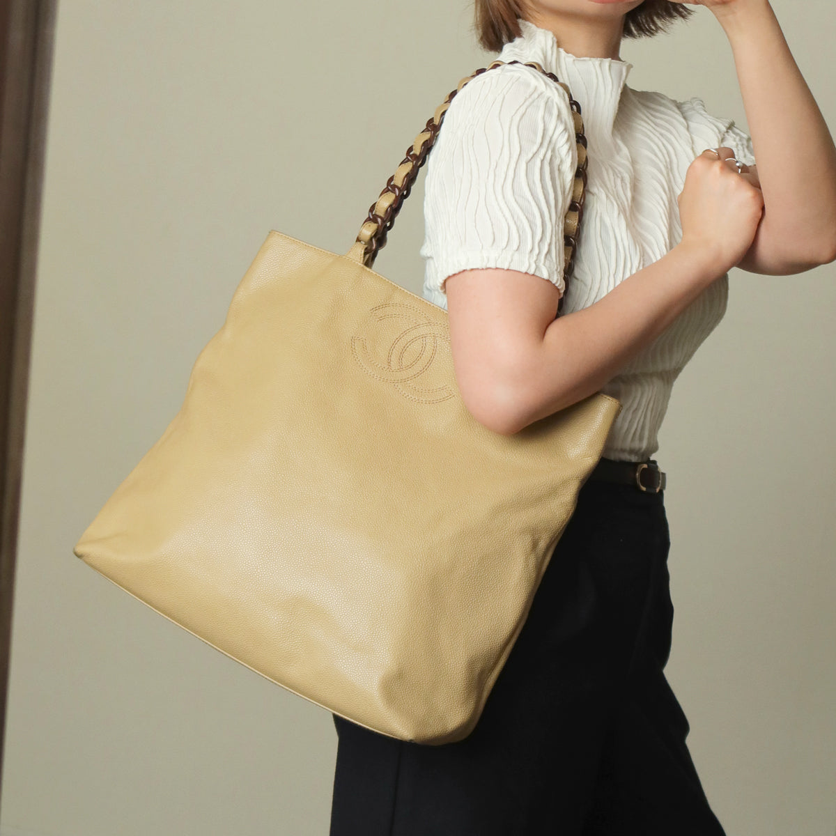 Chanel Vintage Light Beige Caviar Leather Tortoise shell Chain Shoulder Tote Bag