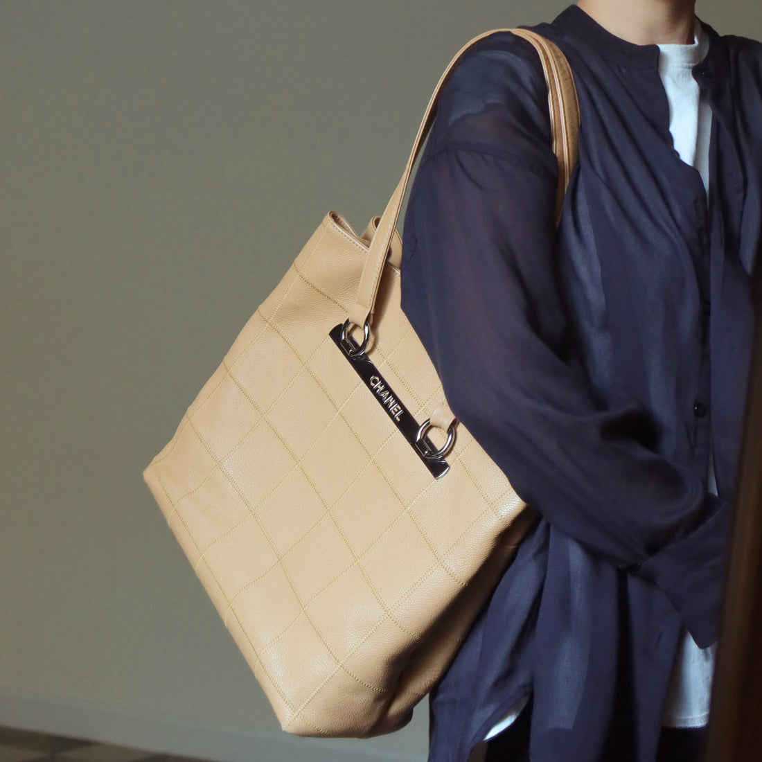 Chanel Vintage Chocolate Bar Stitching Light Salmon Beige Calfskin Leather Shoulder Tote Bag