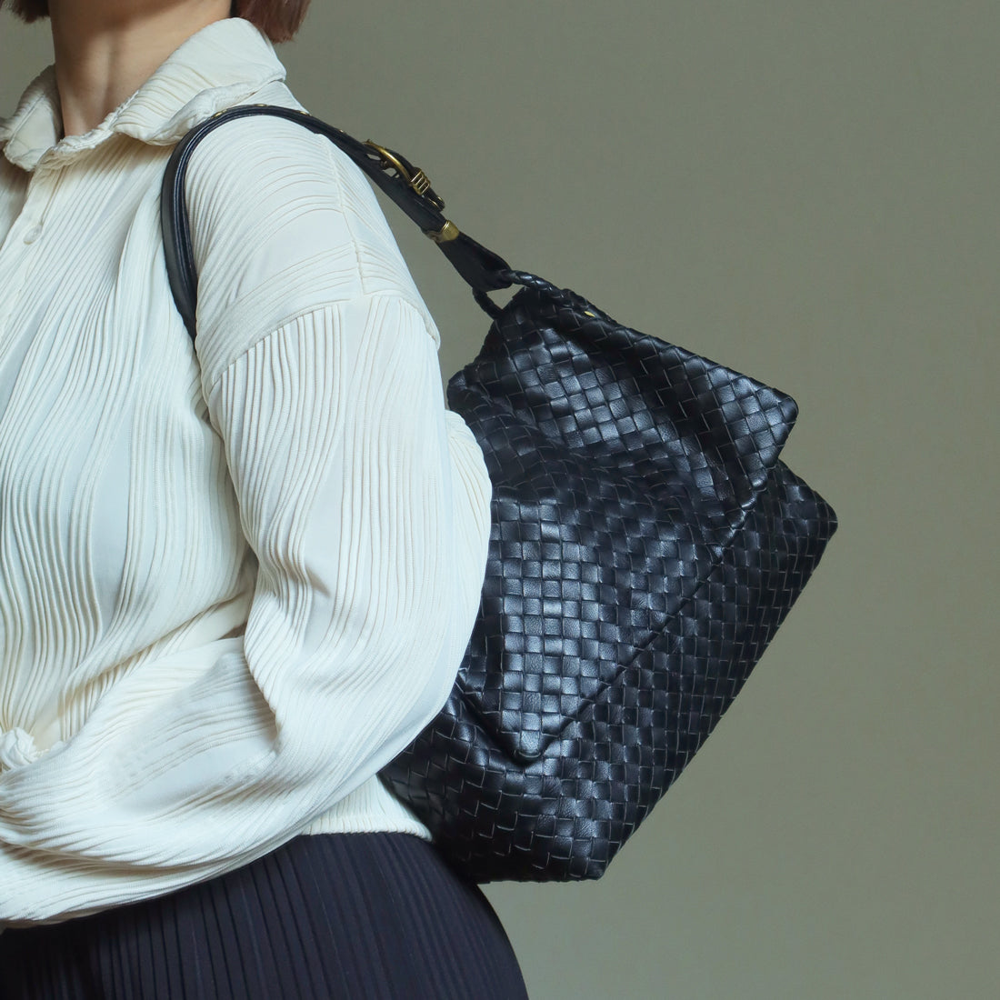 Bottega Veneta Black Nappa Leather Intrecciato Ring Hardware details Hobo Shoulder Flap Bag
