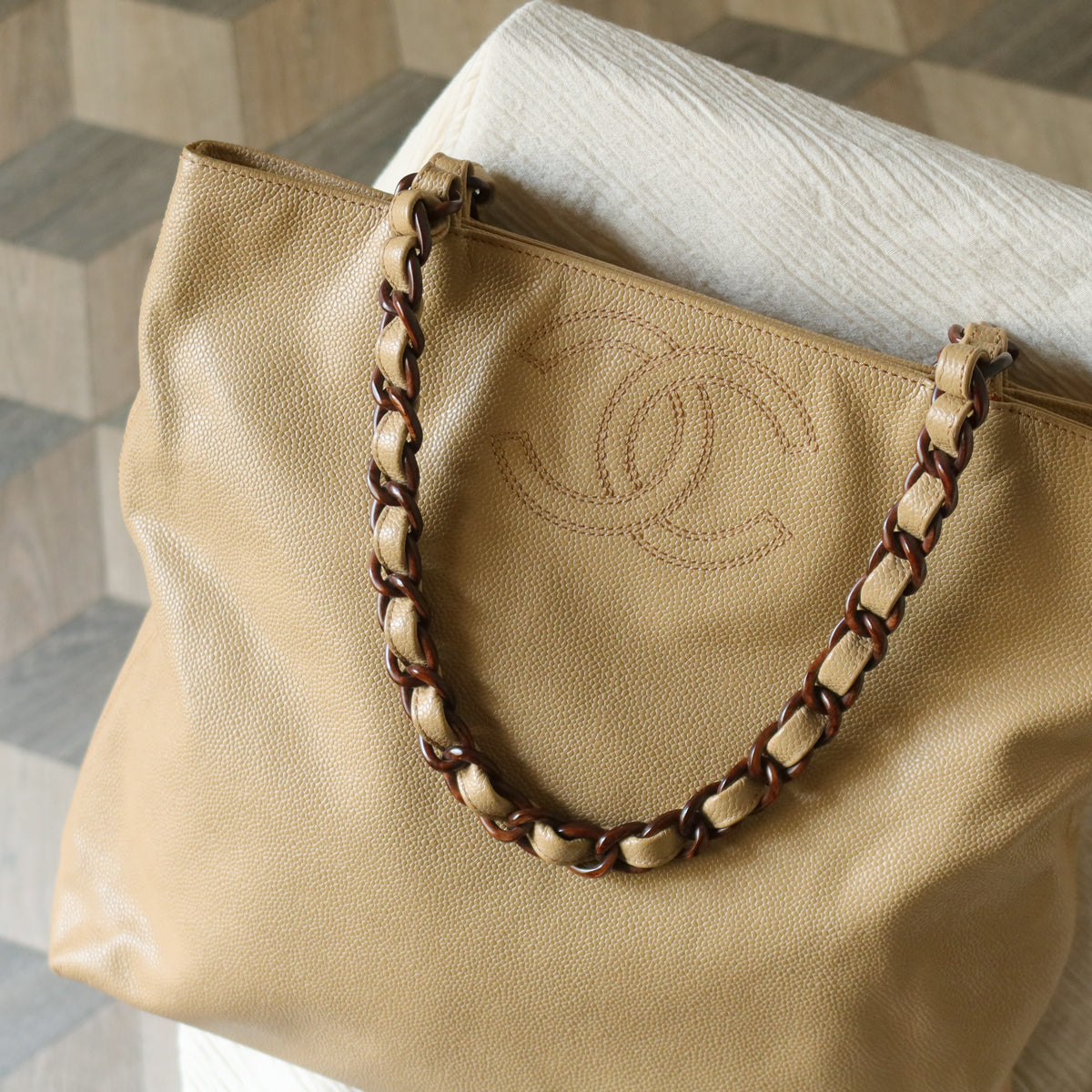 Chanel Vintage Light Beige Caviar Leather Tortoise shell Chain Shoulder Tote Bag