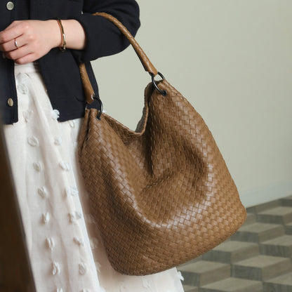 Bottega Veneta Vintage Caramel Brown Intrecciato Ring Hobo style Bucket Shoulder Bag