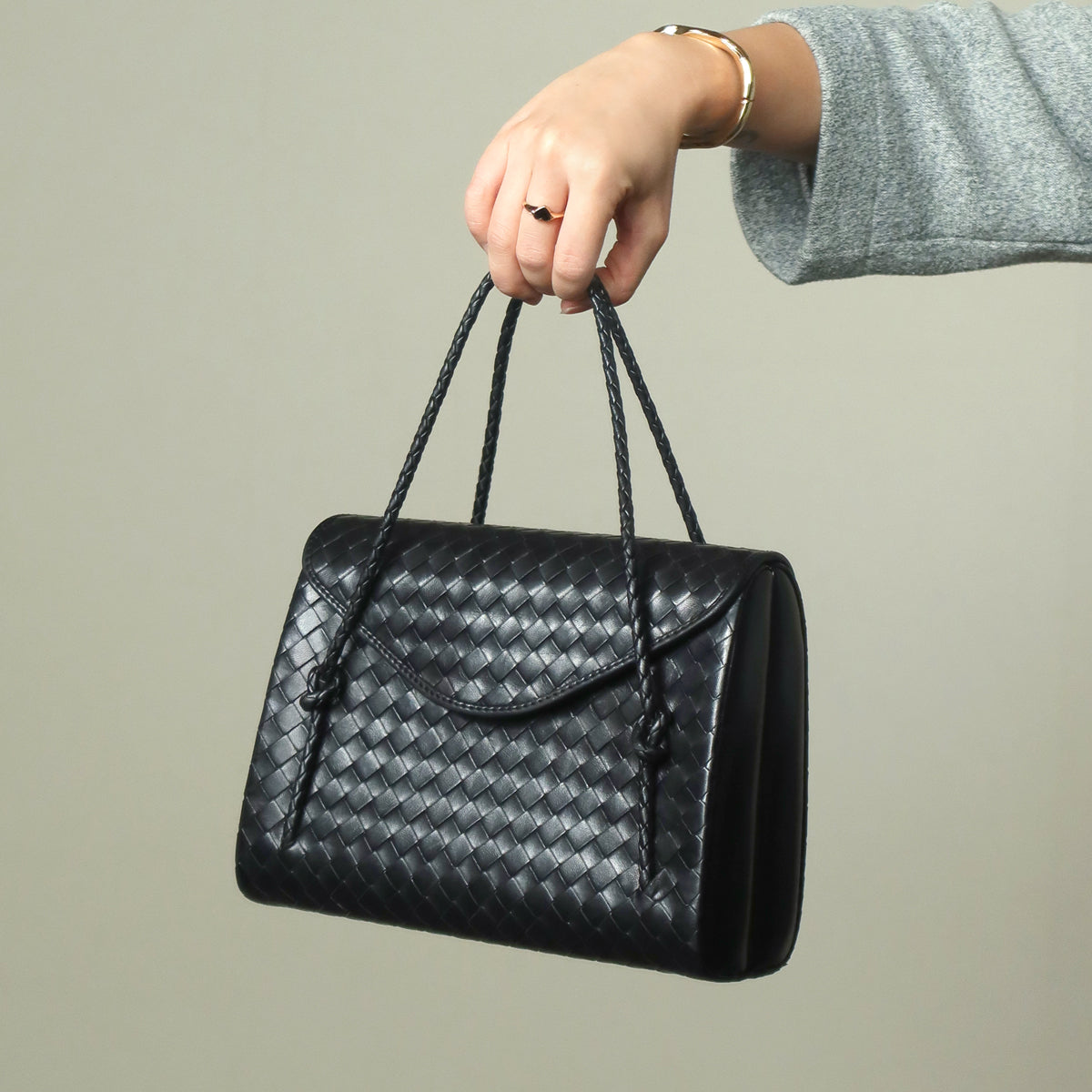 Rare Bottega Veneta Vintage Intrecciato Leather Braided Strap Clasp Top Handle Bag