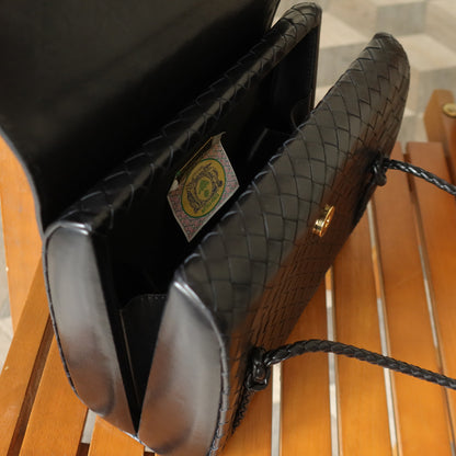 Rare Bottega Veneta Vintage Intrecciato Leather Braided Strap Clasp Top Handle Bag