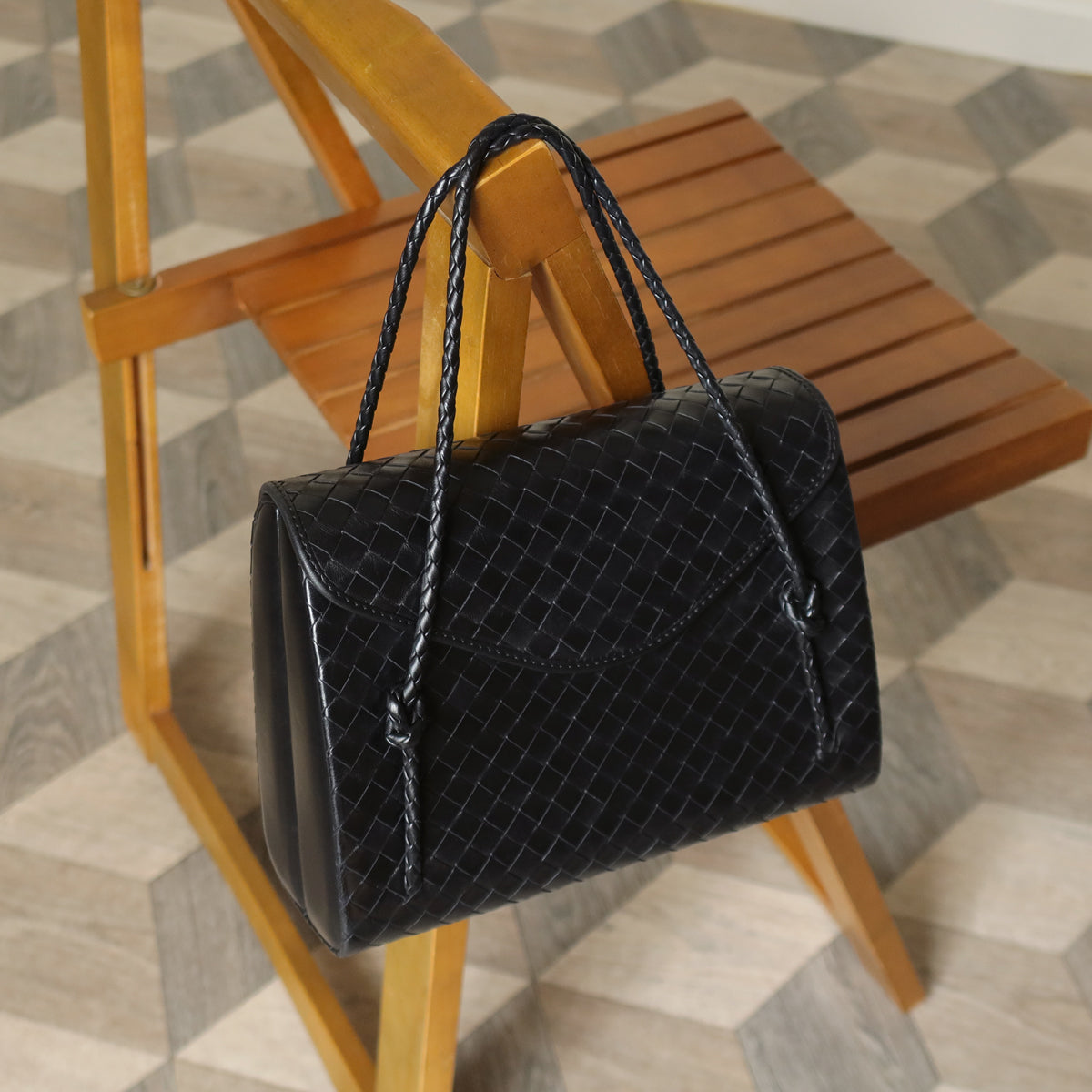 Rare Bottega Veneta Vintage Intrecciato Leather Braided Strap Clasp Top Handle Bag