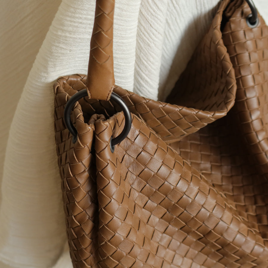 Bottega Veneta Vintage Caramel Brown Intrecciato Ring Hobo style Bucket Shoulder Bag