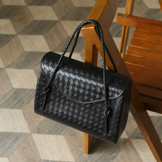 Rare Bottega Veneta Vintage Intrecciato Leather Braided Strap Clasp Top Handle Bag