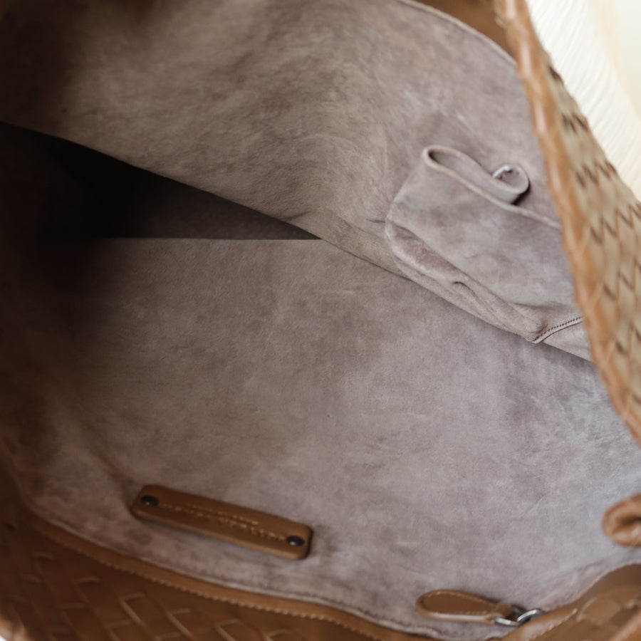 Bottega Veneta Vintage Caramel Brown Intrecciato Ring Hobo style Bucket Shoulder Bag