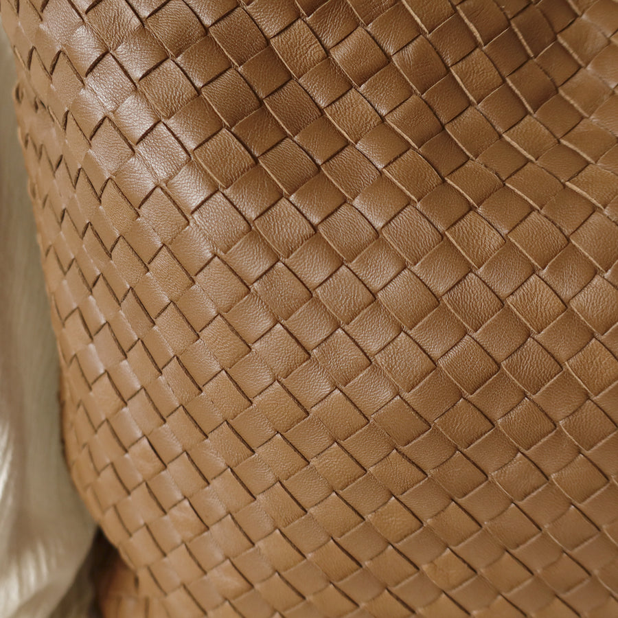 Bottega Veneta Vintage Caramel Brown Intrecciato Ring Hobo style Bucket Shoulder Bag