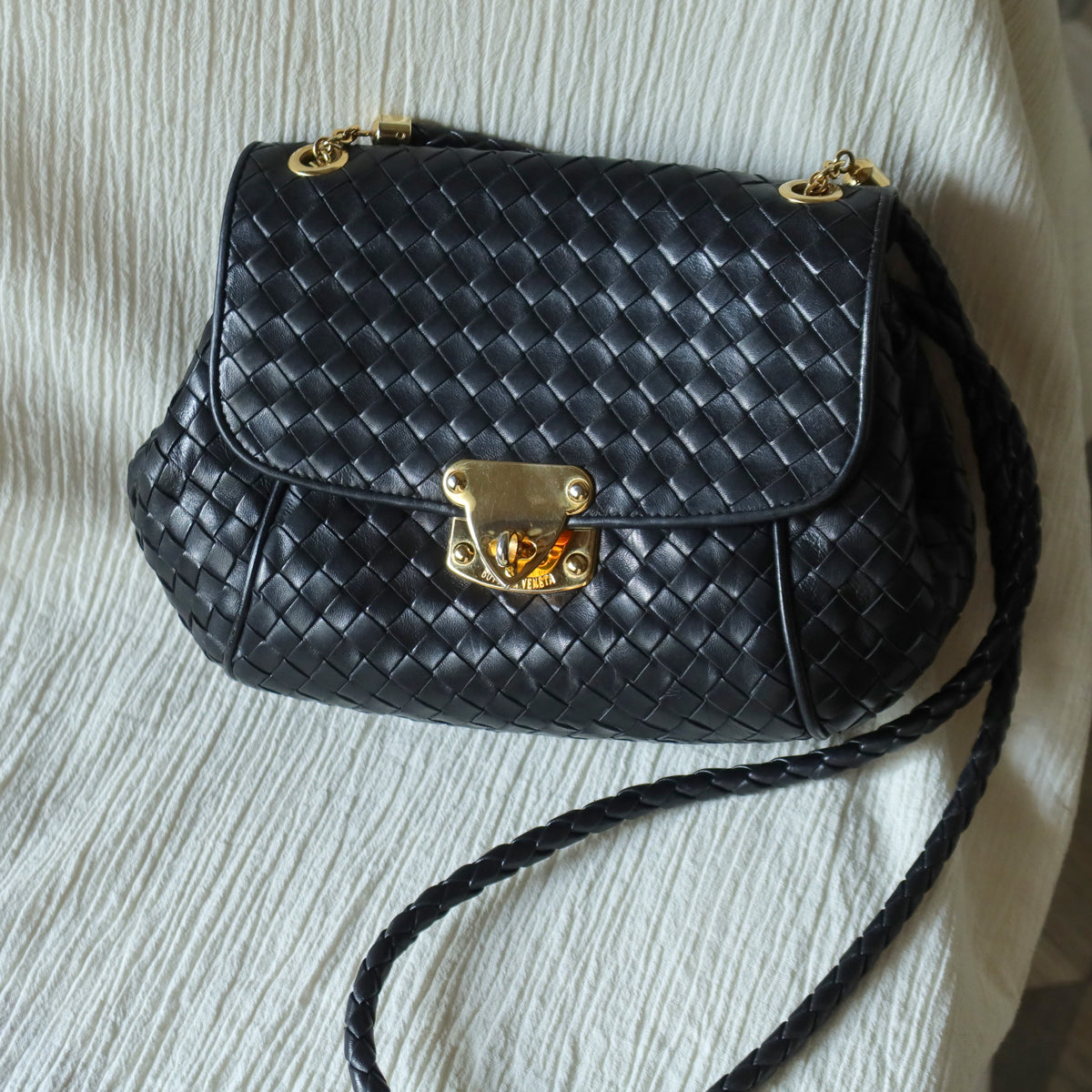 Bottega Veneta Vintage Black Intrecciato Gold Turn lock Braided Strap Crossbody Bag