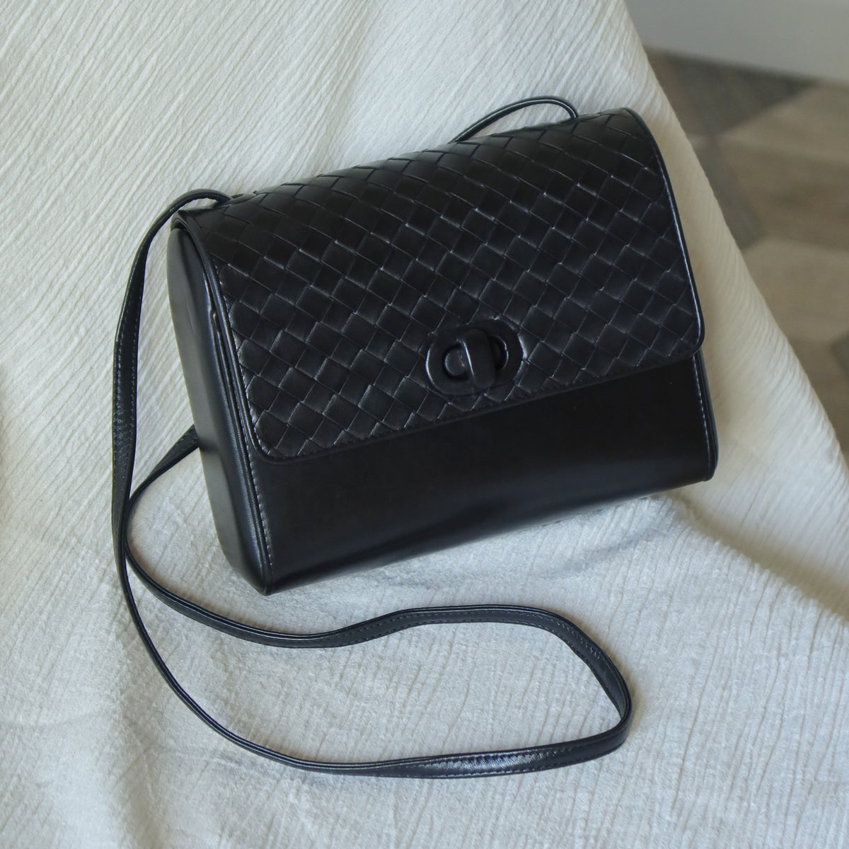Bottega Veneta Vintage Black Intrecciato Weave Leather Rounded Crossbody Shoulder Bag