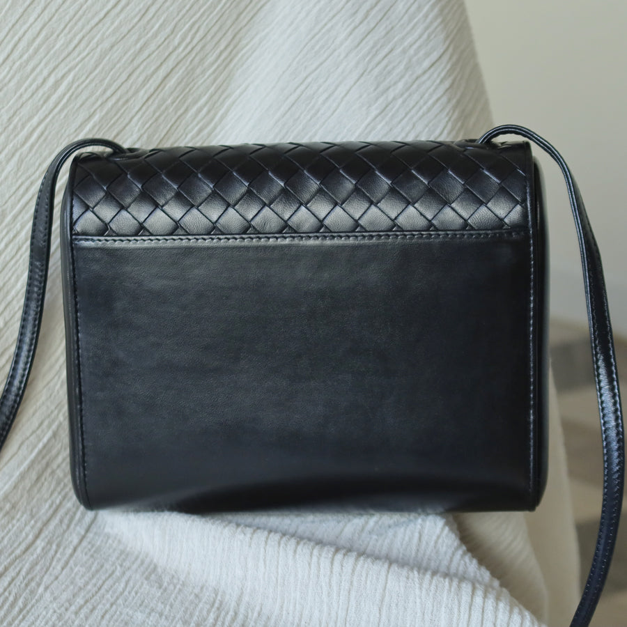 Bottega Veneta Vintage Black Intrecciato Weave Leather Rounded Crossbody Shoulder Bag