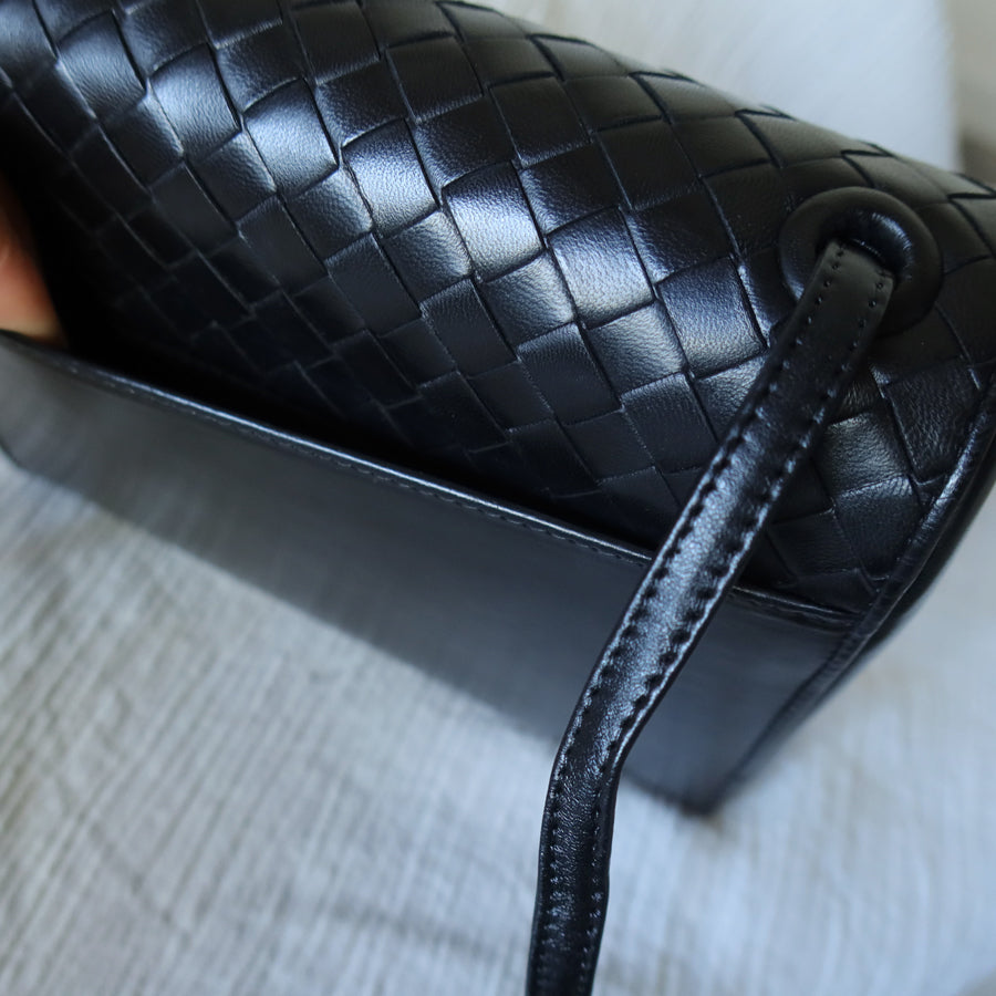 Bottega Veneta Vintage Black Intrecciato Weave Leather Rounded Crossbody Shoulder Bag