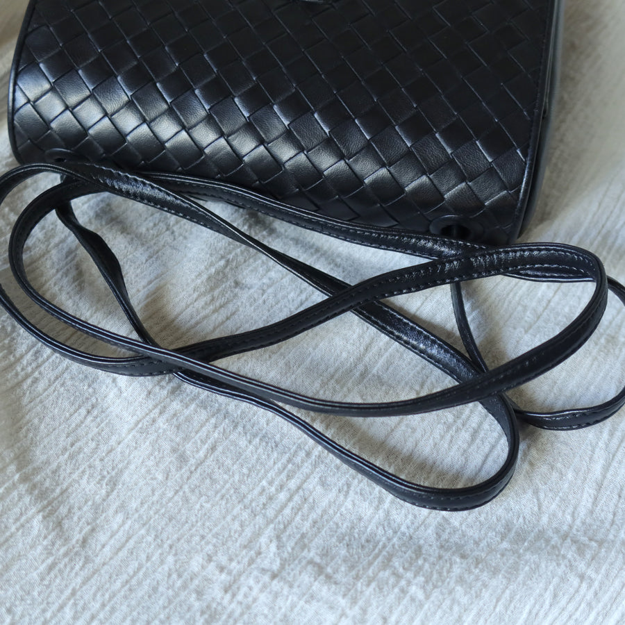 Bottega Veneta Vintage Black Intrecciato Weave Leather Rounded Crossbody Shoulder Bag