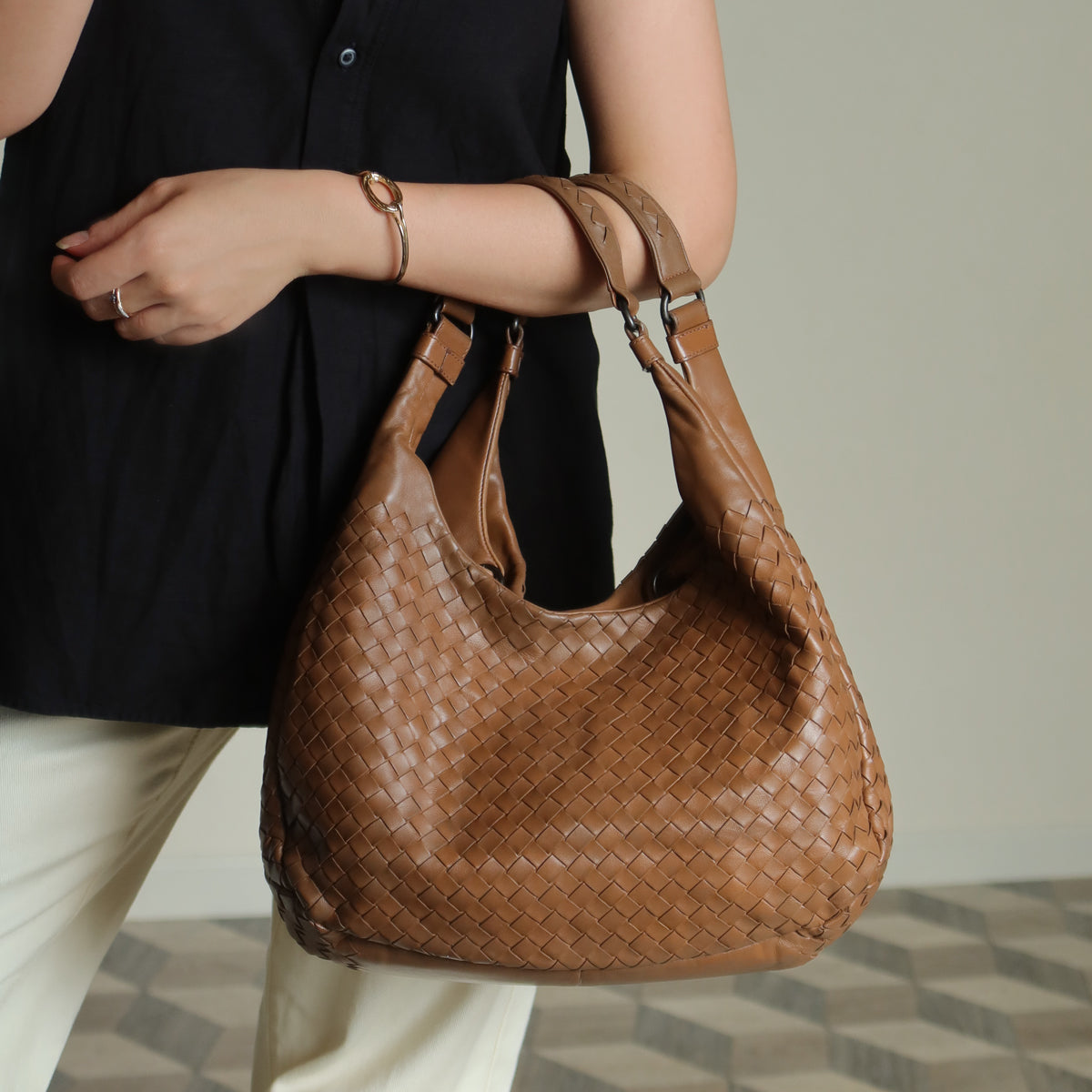 Bottega Veneta Vintage Caramel Brown Intrecciato Campana Hobo Shoulder Bag M