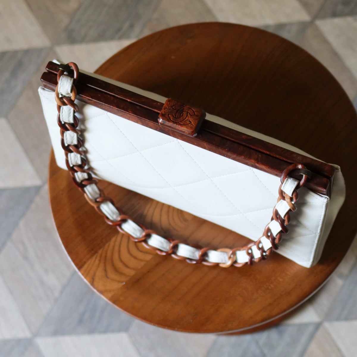 Rare Chanel Vintage White Quilted Leather Wood Link Chain Kiss Lock Shoulder Bag