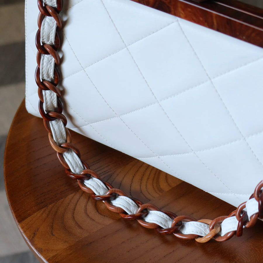 Rare Chanel Vintage White Quilted Leather Wood Link Chain Kiss Lock Shoulder Bag