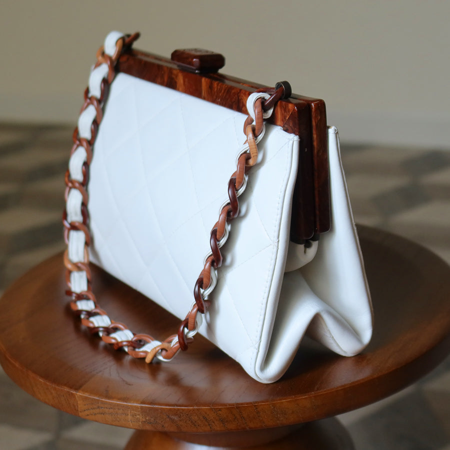 Rare Chanel Vintage White Quilted Leather Wood Link Chain Kiss Lock Shoulder Bag