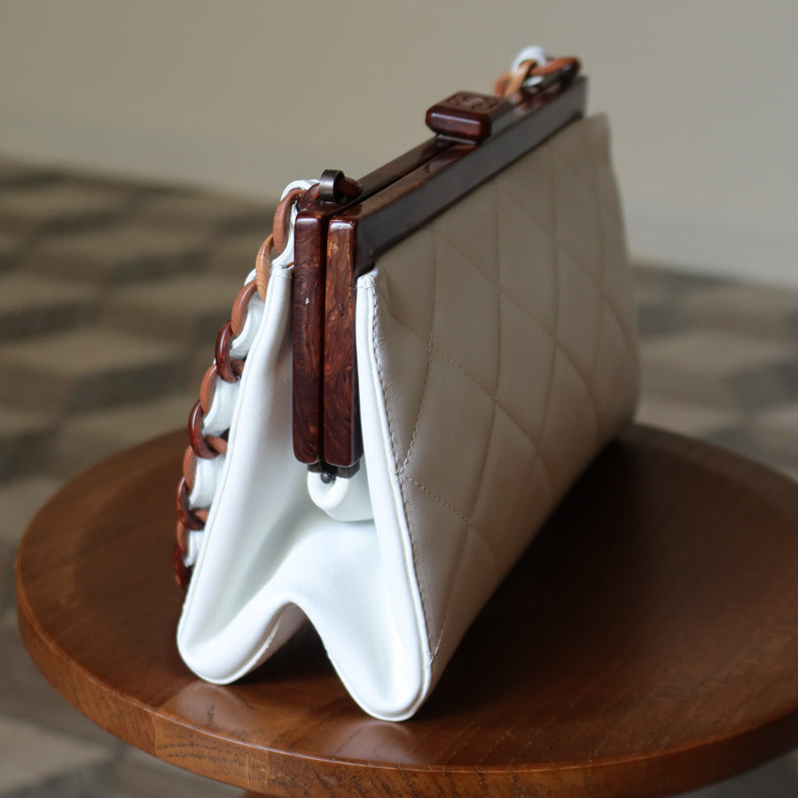 Rare Chanel Vintage White Quilted Leather Wood Link Chain Kiss Lock Shoulder Bag