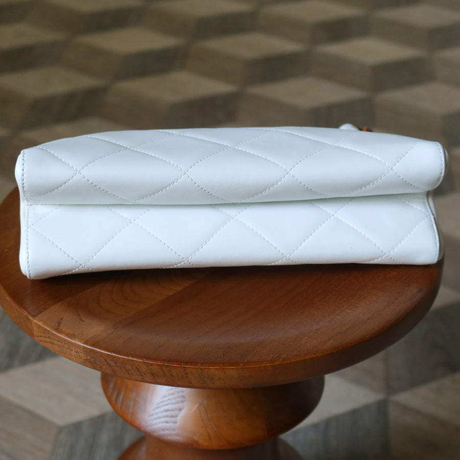 Rare Chanel Vintage White Quilted Leather Wood Link Chain Kiss Lock Shoulder Bag