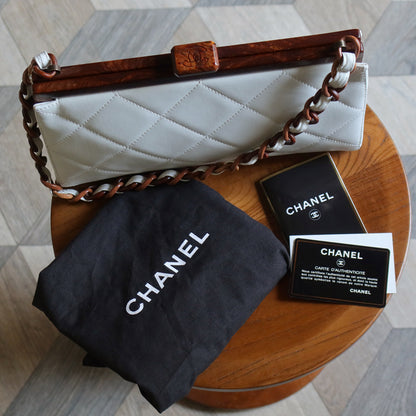 Rare Chanel Vintage White Quilted Leather Wood Link Chain Kiss Lock Shoulder Bag