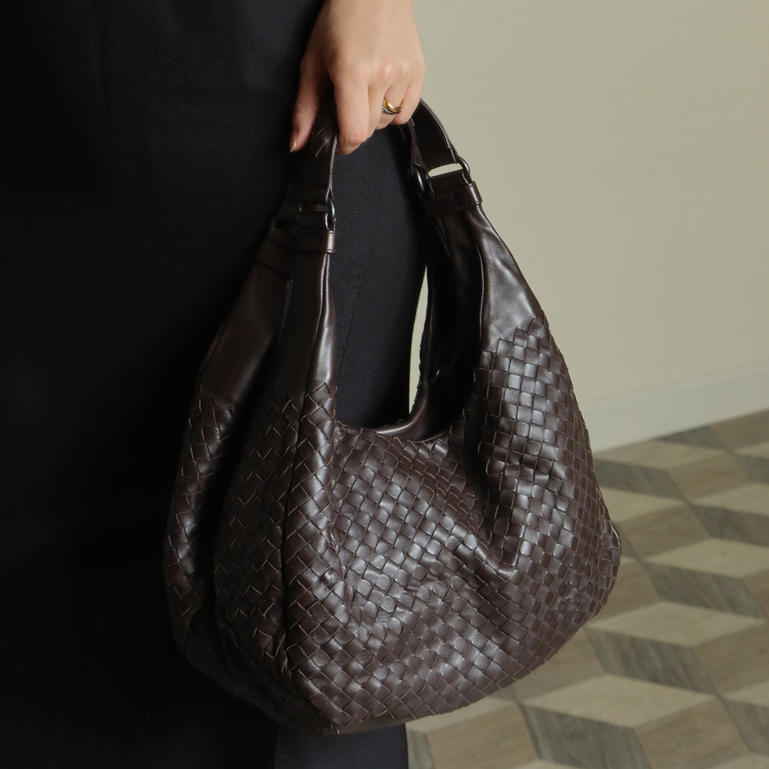 Bottega Veneta Vintage Dark Brown Medium Intrecciato Hobo Shoulder Bag