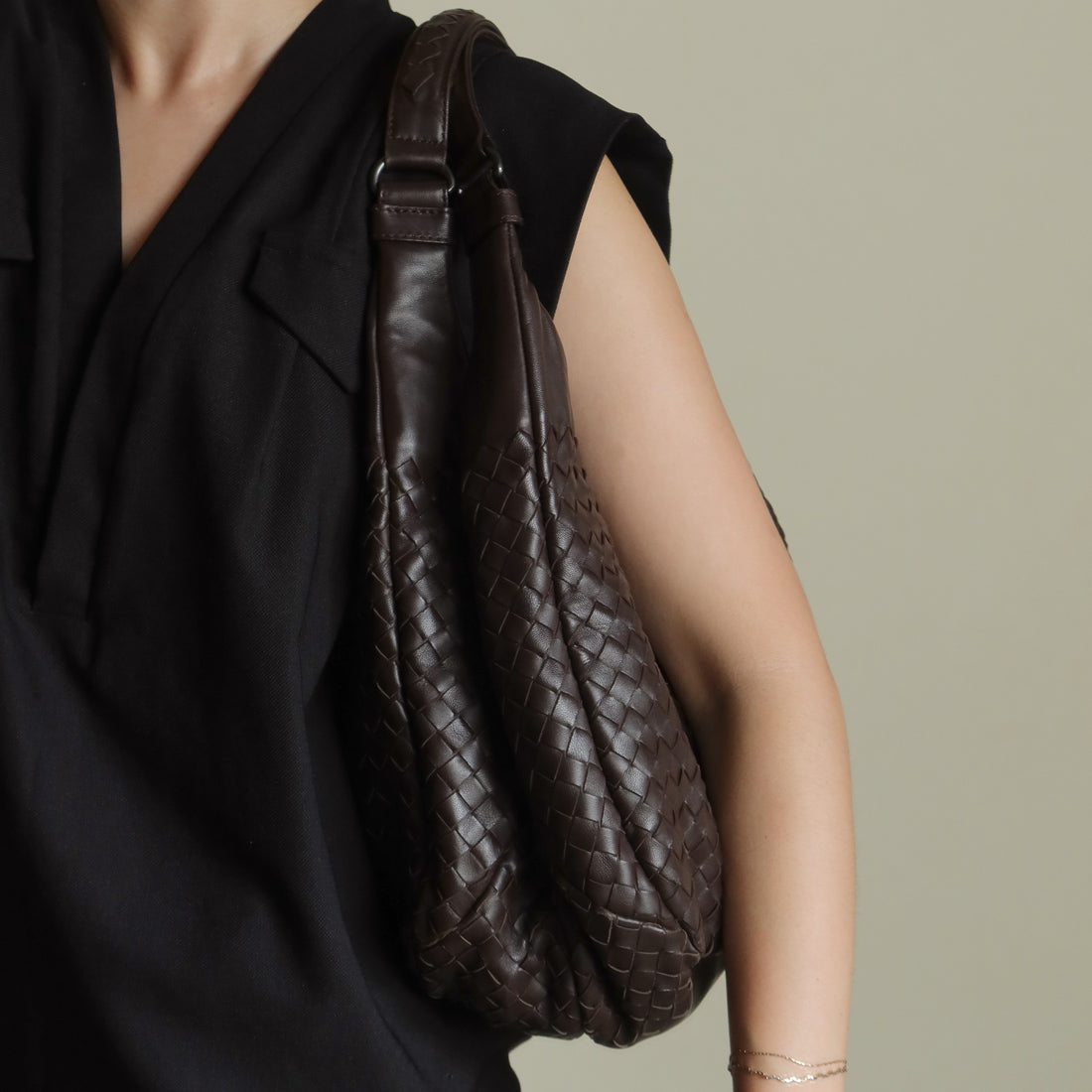 Bottega Veneta Vintage Dark Brown Medium Intrecciato Hobo Shoulder Bag