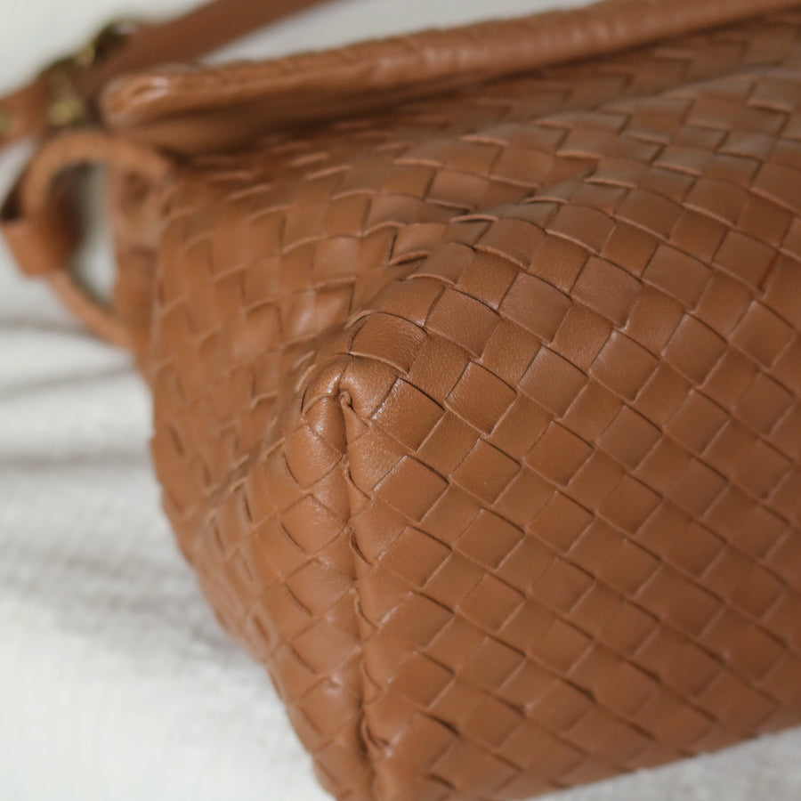 Bottega Veneta Vintage Caramel Brown Intrecciato Ring Hobo Shoulder Flap Bag
