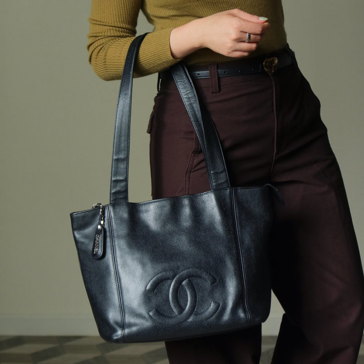 Chanel Vintage Black Caviar Leather CC mark Zipper charm Shoulder Tote Bag