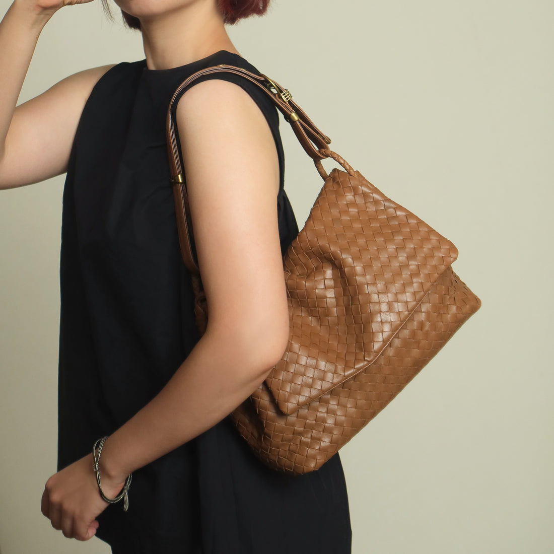 Bottega Veneta Vintage Caramel Brown Intrecciato Ring Hobo Shoulder Flap Bag