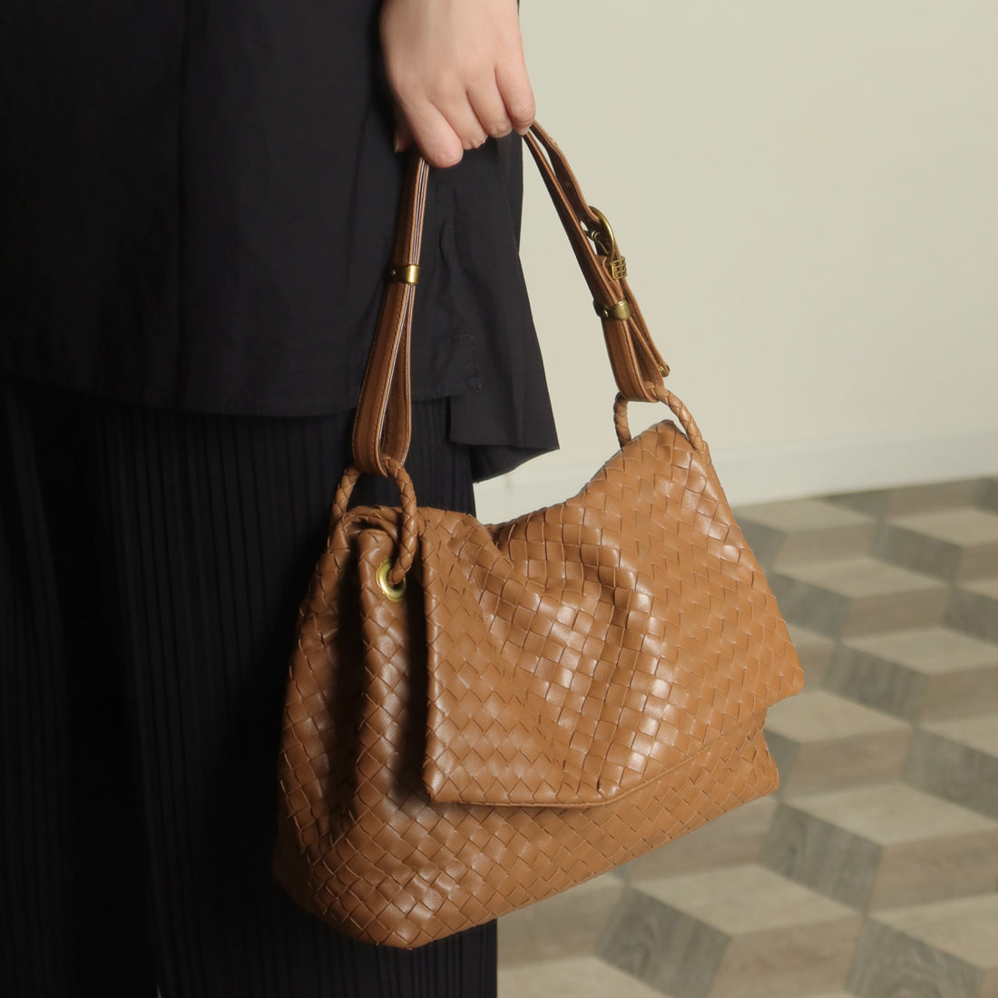 Bottega Veneta Vintage Caramel Brown Intrecciato Ring Hobo Shoulder Flap Bag