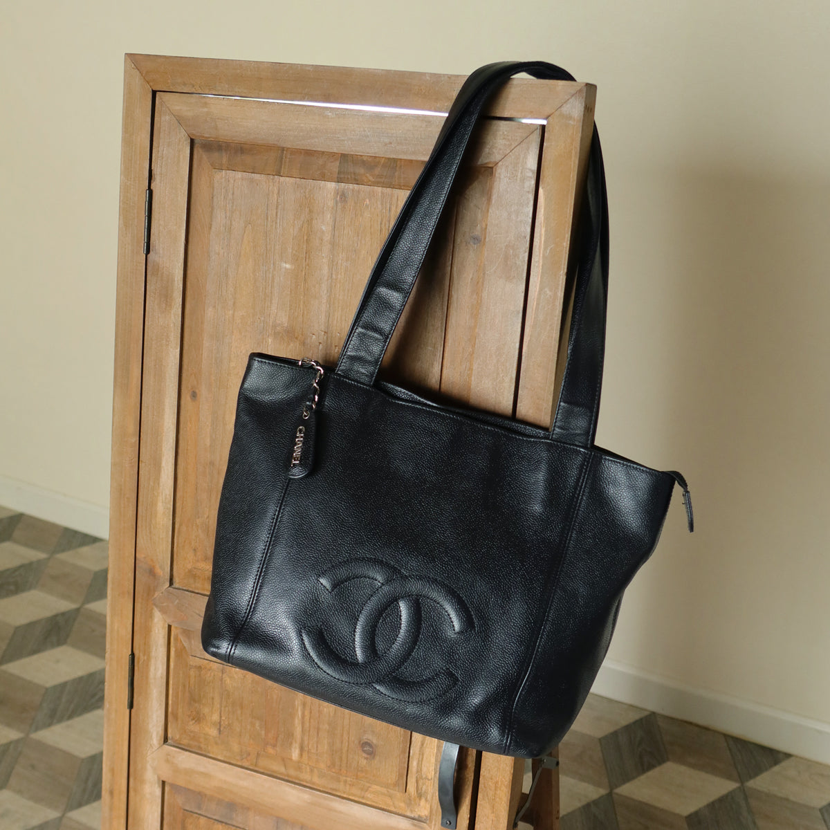Chanel Vintage Black Caviar Leather CC mark Zipper charm Shoulder Tote Bag