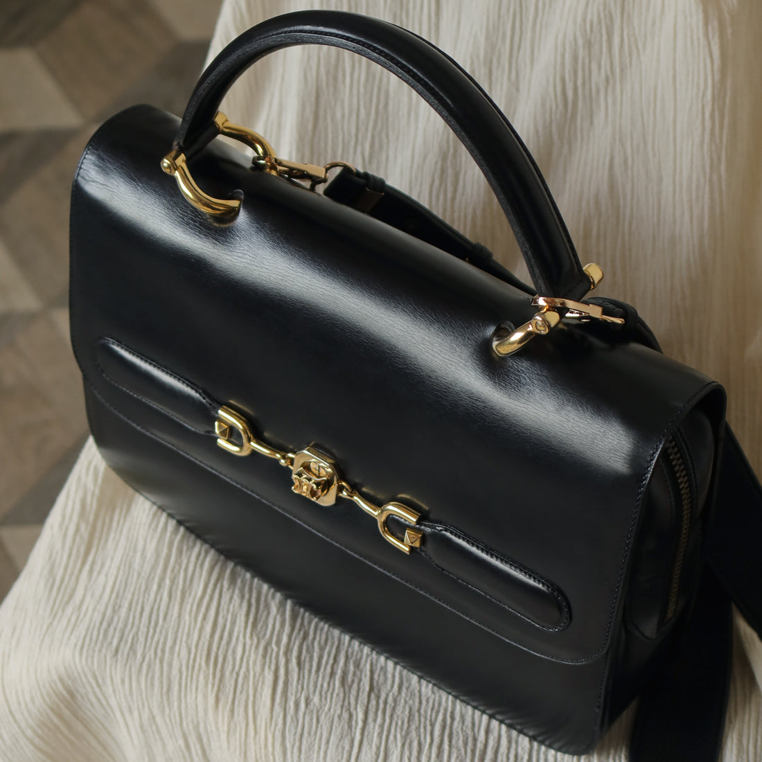 Celine Vintage Classic Black Calfskin Triomphe turn lock 2way Bag