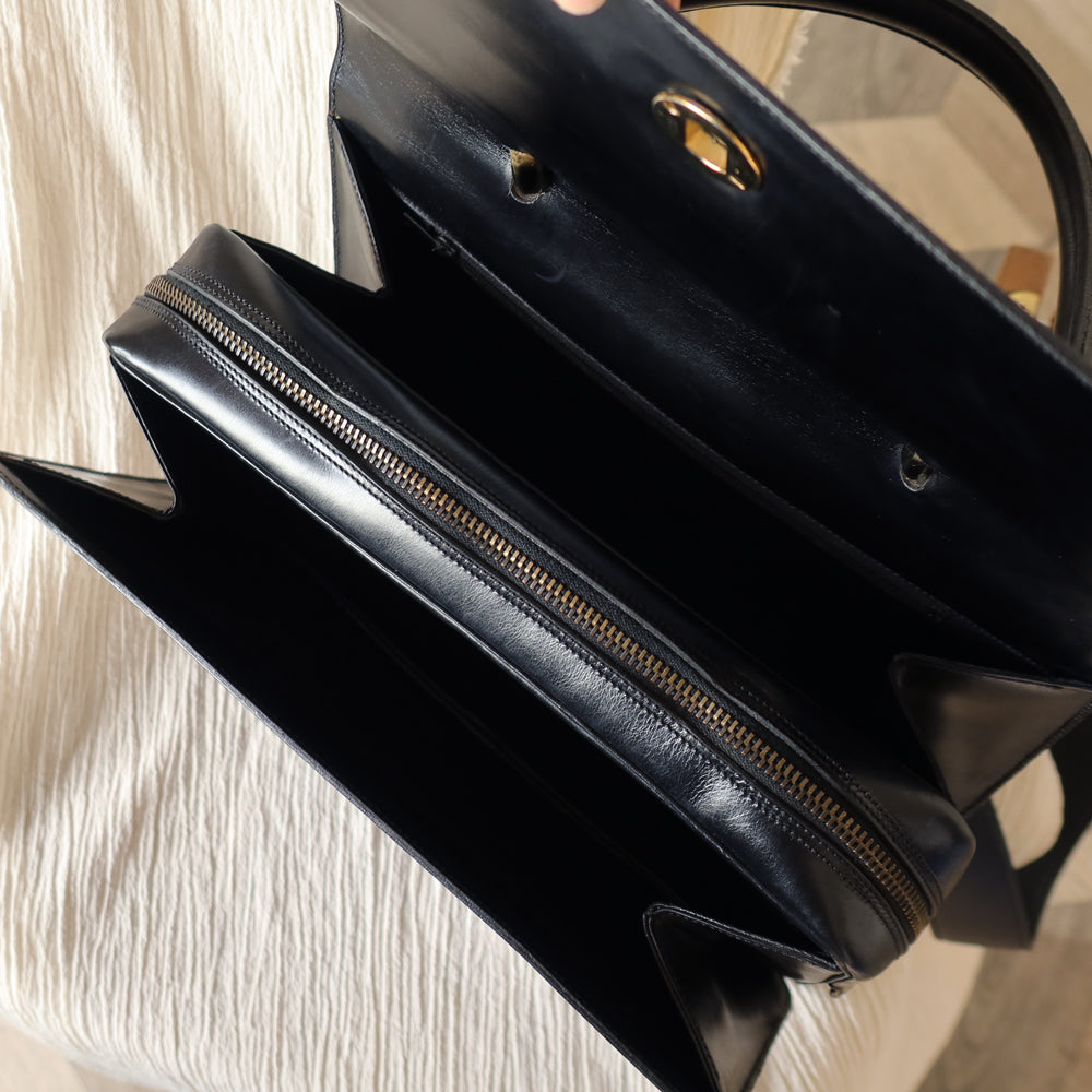 Celine Vintage Classic Black Calfskin Triomphe turn lock 2way Bag