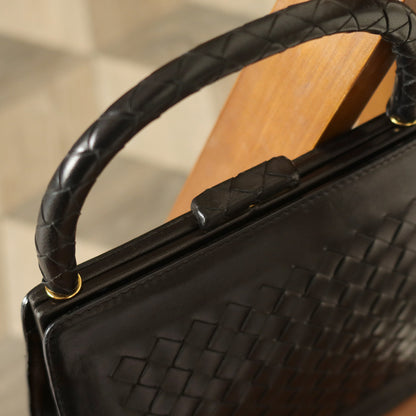 Vintage Bottega Veneta Black Lambskin Intrecciato Top Handle Kiss Lock Lady Bag