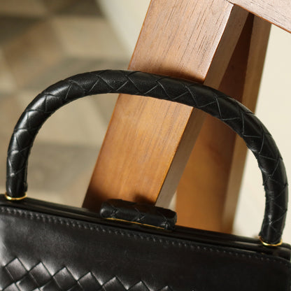 Vintage Bottega Veneta Black Lambskin Intrecciato Top Handle Kiss Lock Lady Bag