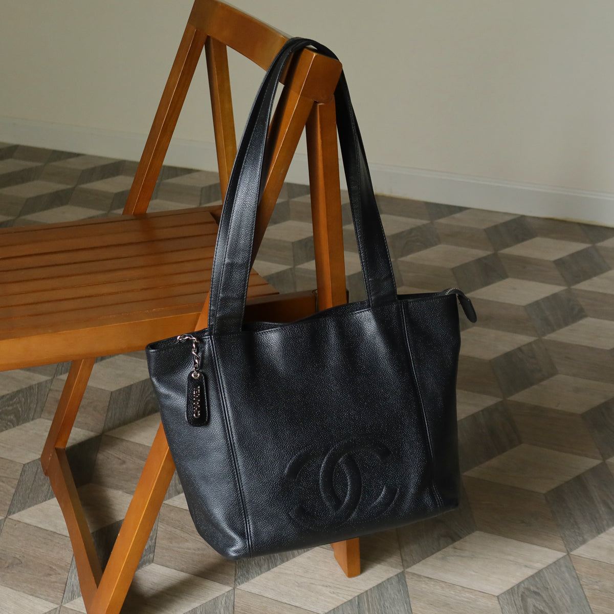 Chanel Vintage Black Caviar Leather CC mark Zipper charm Shoulder Tote Bag