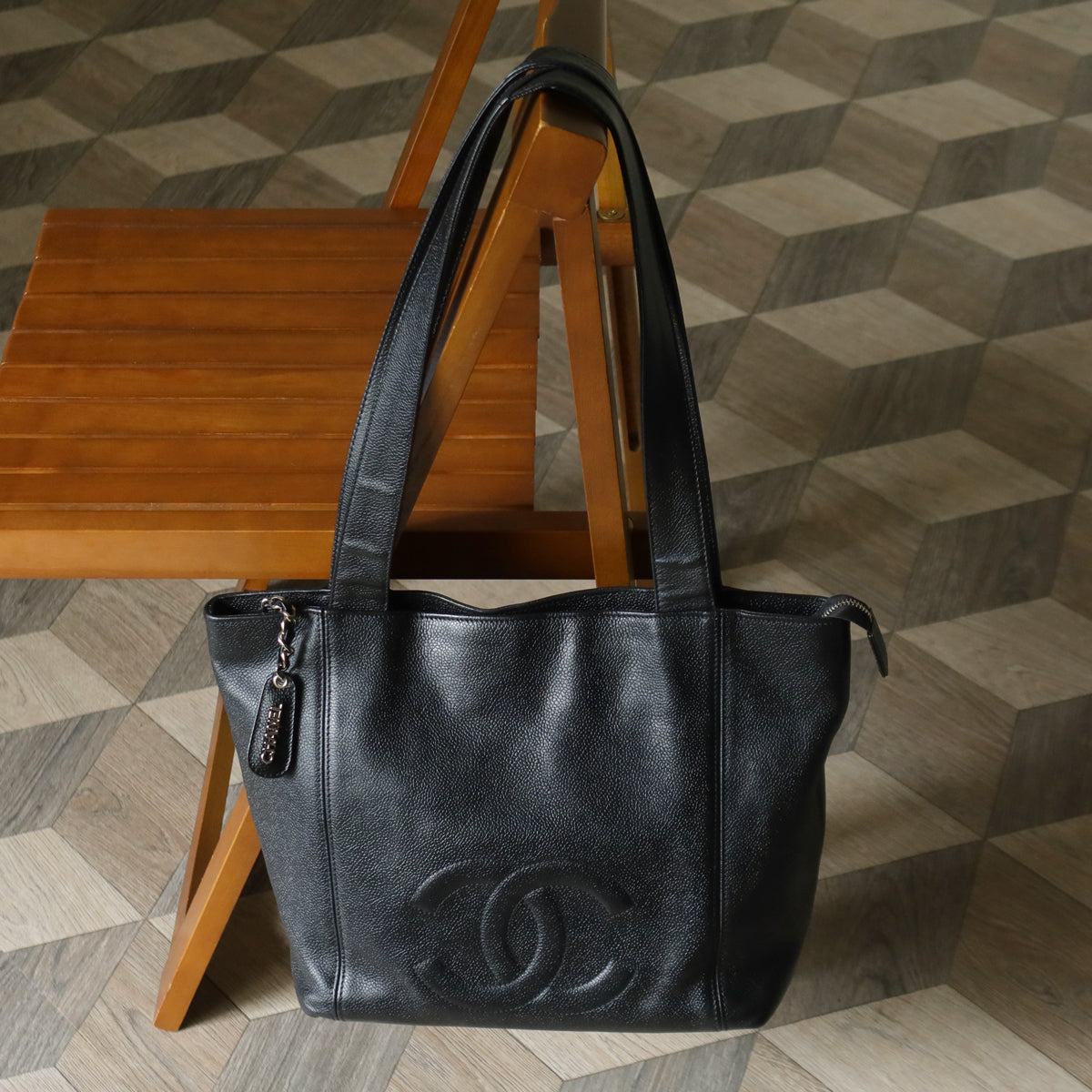 Chanel Vintage Black Caviar Leather CC mark Zipper charm Shoulder Tote Bag