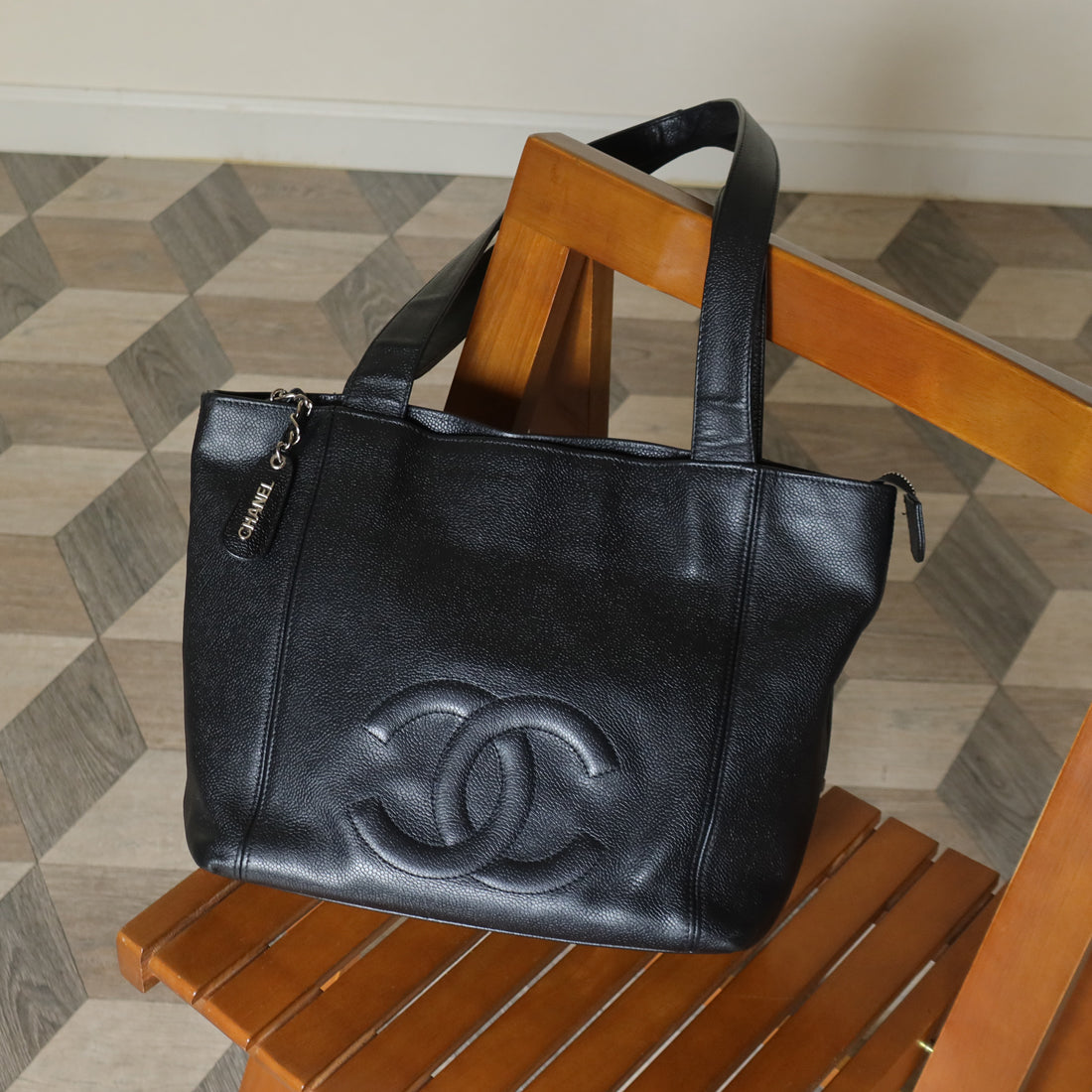 Chanel Vintage Black Caviar Leather CC mark Zipper charm Shoulder Tote Bag