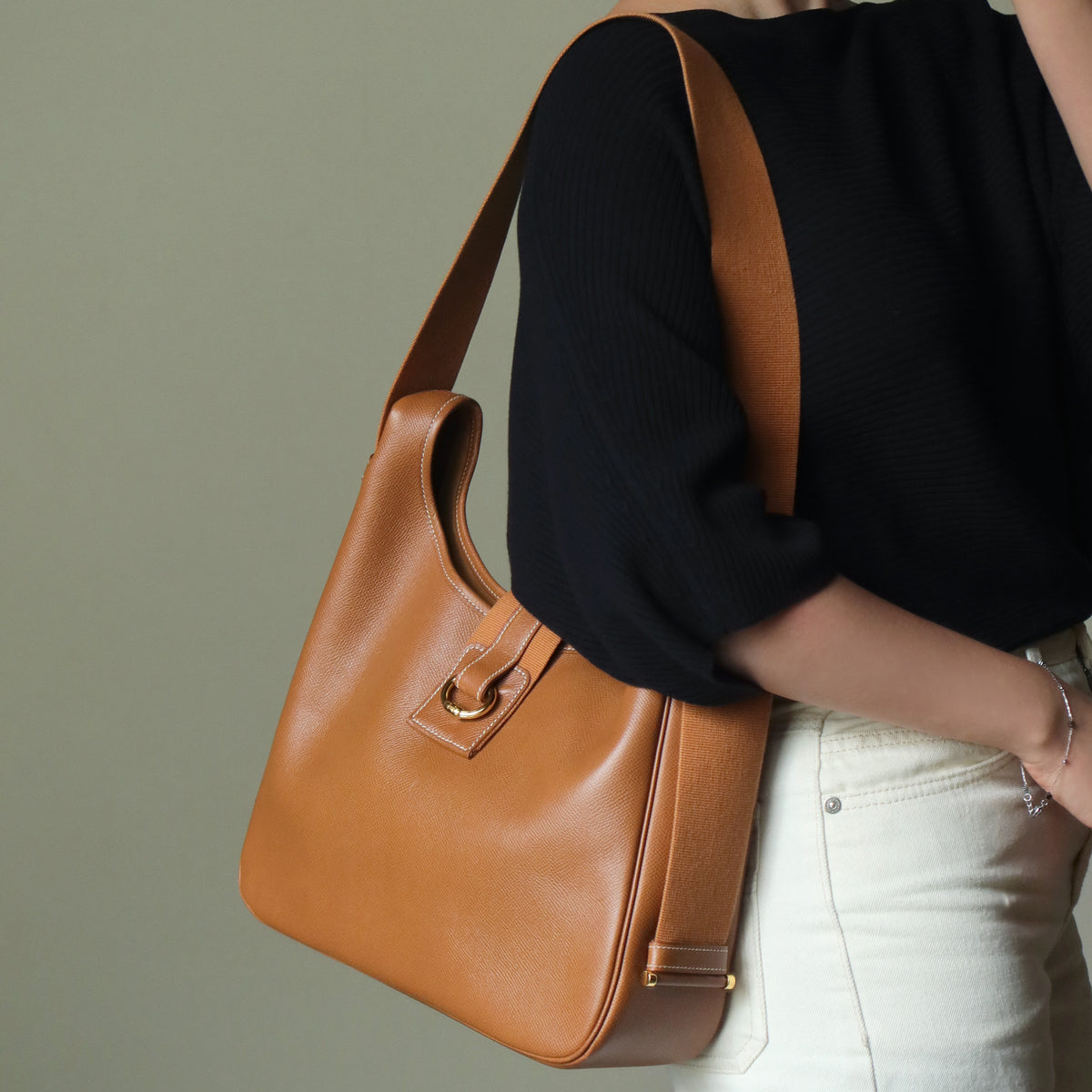 Hermès Vintage '90s Brown Courchevel Leather Tsako Shoulder Bag