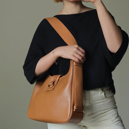 Hermès Vintage '90s Brown Courchevel Leather Tsako Shoulder Bag